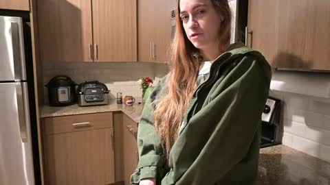 L online show from December 25, 2024, 2:02 pm