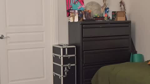 L online show from December 27, 2024, 7:57 pm