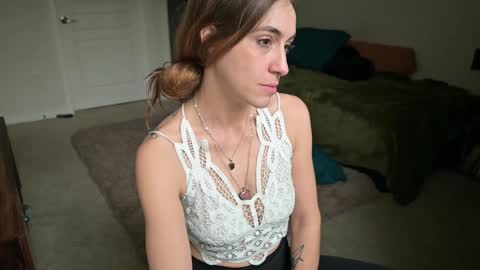 L online show from February 8, 2025, 11:34 pm