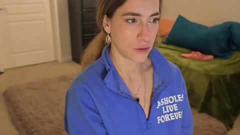 L online show from February 14, 2025, 1:40 pm