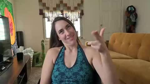 L online show from September 19, 2025, 4:51 pm