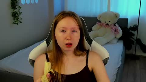 Snapshot of lilitiny chatting on August 4, 2026, 3:32 am Lili Tiny GMT2 3-10AM MonTueWedThuSat online show from August 4, 2026, 3:32 am