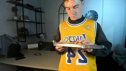 Snapshot of liljames_ chatting on April 2, 2026, 7:44 pm Lil James online show from April 2, 2026, 7:44 pm
