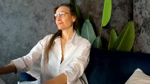 lillian_white1 online show from October 20, 2025, 11:49 pm