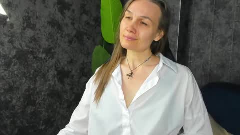 lillian_white1 online show from April 25, 2026, 1:08 am