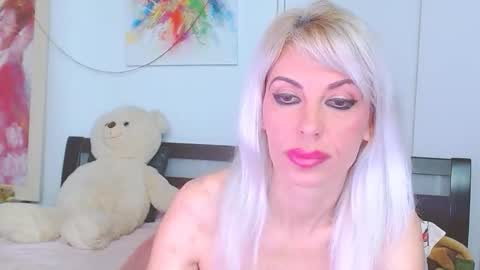 Lara online show from April 15, 2026, 1:34 am