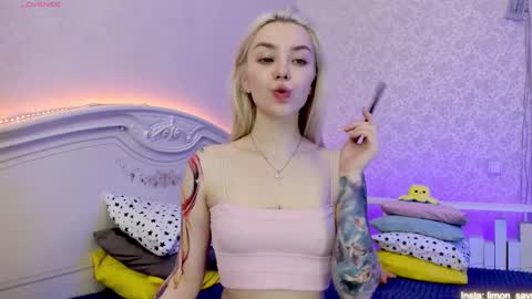 Snapshot of lillimooore chatting on January 19, 2025, 11:53 pm LilliMoore online show from January 19, 2025, 11:53 pm