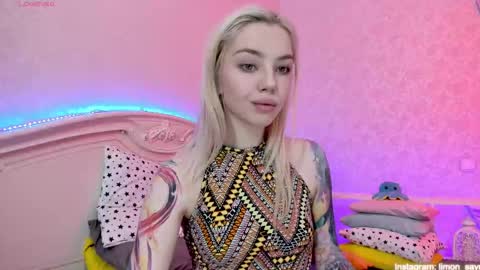 Snapshot of lillimooore chatting on February 2, 2025, 1:34 am LilliMoore online show from February 2, 2025, 1:34 am