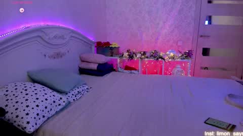 Snapshot of lillimooore chatting on September 8, 2025, 11:48 pm LilliMoore online show from September 8, 2025, 11:48 pm