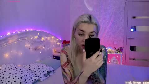 Snapshot of lillimooore chatting on September 9, 2025, 11:59 pm LilliMoore online show from September 9, 2025, 11:59 pm