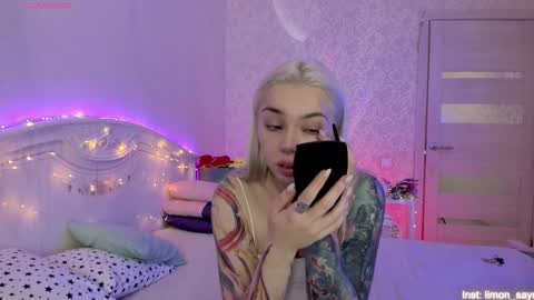 Snapshot of lillimooore chatting on September 17, 2025, 11:50 pm LilliMoore online show from September 17, 2025, 11:50 pm