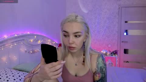 Snapshot of lillimooore chatting on September 18, 2025, 11:40 pm LilliMoore online show from September 18, 2025, 11:40 pm