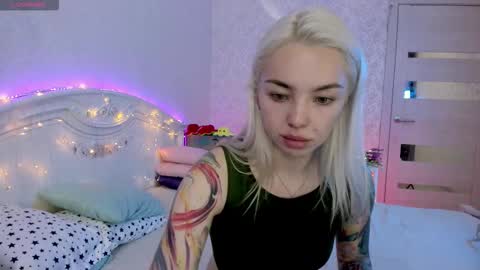 Snapshot of lillimooore chatting on September 19, 2025, 11:38 pm LilliMoore online show from September 19, 2025, 11:38 pm