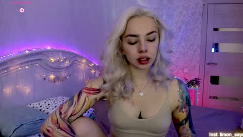 Snapshot of lillimooore chatting on September 24, 2025, 12:03 am LilliMoore online show from September 24, 2025, 12:03 am