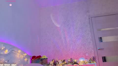 Snapshot of lillimooore chatting on October 1, 2025, 11:33 pm LilliMoore online show from October 1, 2025, 11:33 pm