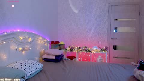 Snapshot of lillimooore chatting on October 2, 2025, 11:45 pm LilliMoore online show from October 2, 2025, 11:45 pm