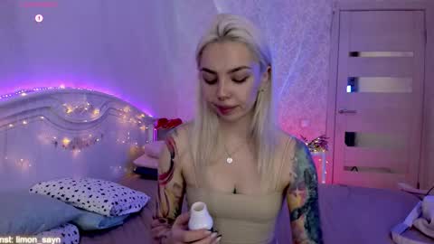 Snapshot of lillimooore chatting on October 5, 2025, 1:04 am LilliMoore online show from October 5, 2025, 1:04 am