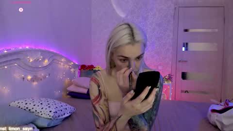 Snapshot of lillimooore chatting on October 5, 2025, 11:35 pm LilliMoore online show from October 5, 2025, 11:35 pm