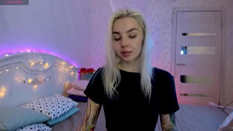 Snapshot of lillimooore chatting on October 6, 2025, 11:35 pm LilliMoore online show from October 6, 2025, 11:35 pm