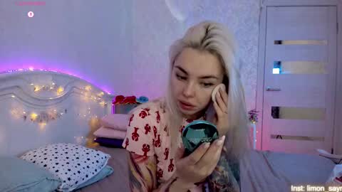 Snapshot of lillimooore chatting on October 9, 2025, 11:47 pm LilliMoore online show from October 9, 2025, 11:47 pm