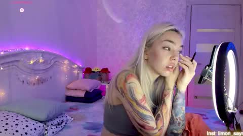 Snapshot of lillimooore chatting on October 13, 2025, 12:32 am LilliMoore online show from October 13, 2025, 12:32 am