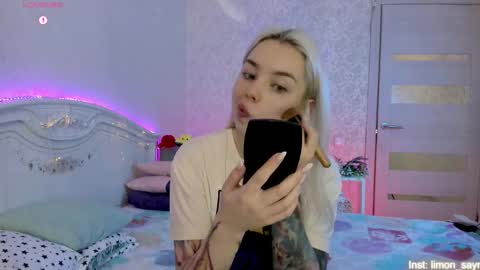 Snapshot of lillimooore chatting on October 16, 2025, 11:28 pm LilliMoore online show from October 16, 2025, 11:28 pm