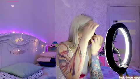 Snapshot of lillimooore chatting on October 25, 2025, 11:21 pm LilliMoore online show from October 25, 2025, 11:21 pm