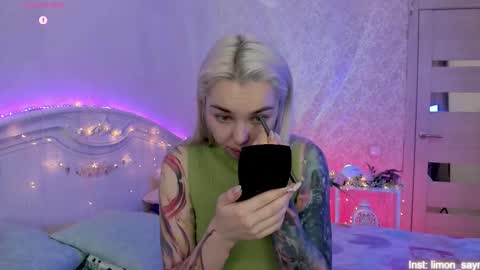 Snapshot of lillimooore chatting on November 2, 2025, 11:18 pm LilliMoore online show from November 2, 2025, 11:18 pm