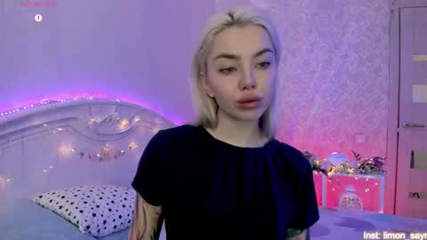 Snapshot of lillimooore chatting on November 4, 2025, 11:48 pm LilliMoore online show from November 4, 2025, 11:48 pm