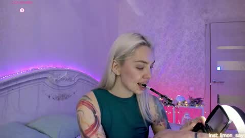 Snapshot of lillimooore chatting on November 13, 2025, 12:31 am LilliMoore online show from November 13, 2025, 12:31 am