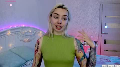 Snapshot of lillimooore chatting on December 2, 2025, 12:49 am LilliMoore online show from December 2, 2025, 12:49 am