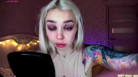 LilliMoore online show from May 18, 2026, 1:02 am