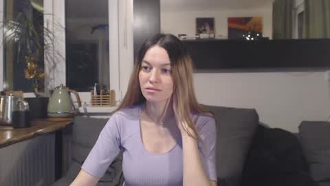 lilliyves online show from January 5, 2025, 11:55 pm