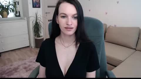 lilliyves online show from July 5, 2026, 4:47 pm