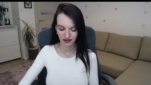 lilliyves online show from July 24, 2026, 5:11 pm