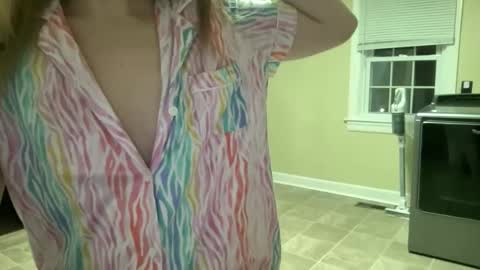 lilly_adams88 online show from April 28, 2026, 2:27 am