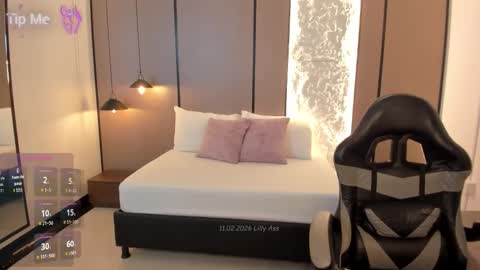 L I L L Y online show from February 11, 2026, 12:32 pm