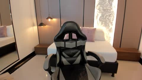 L I L L Y online show from February 21, 2026, 12:17 pm