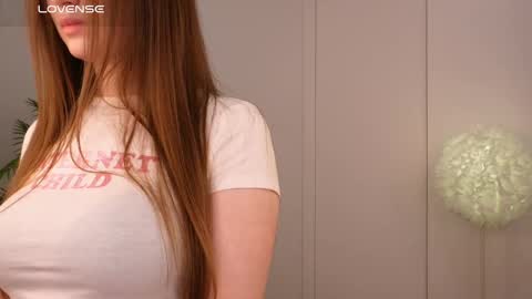 Lilly Colins online show from January 25, 2025, 6:13 pm