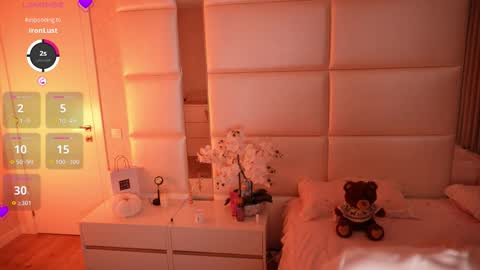 Lilly Colins online show from November 20, 2025, 8:19 pm