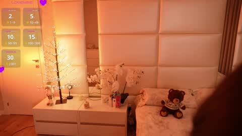 Lilly Colins online show from February 9, 2026, 7:29 pm