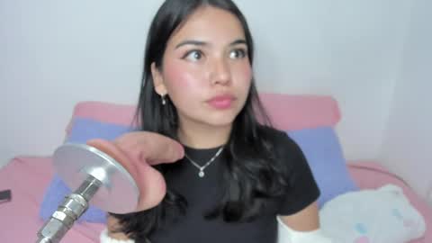 Snapshot of lilly_kinky chatting on February 20, 2025, 3:23 am Lilly online show from February 20, 2025, 3:23 am