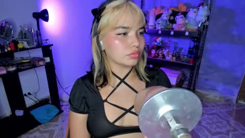 Snapshot of lilly_kinky chatting on October 23, 2025, 3:28 am Lilly online show from October 23, 2025, 3:28 am