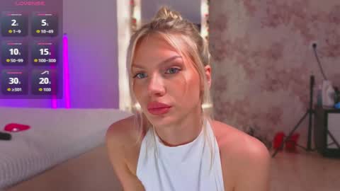 lilly_lux online show from April 19, 2026, 1:32 pm