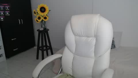 Lilly online show from March 7, 2025, 6:54 pm