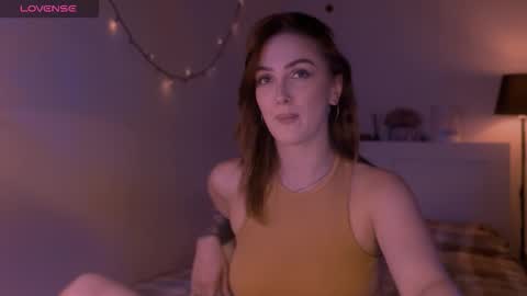 LillyFarey online show from September 24, 2025, 4:54 pm