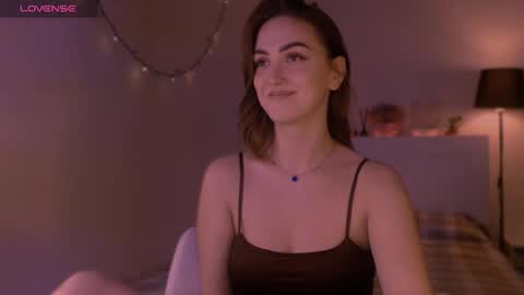 LillyFarey online show from October 1, 2025, 6:25 pm