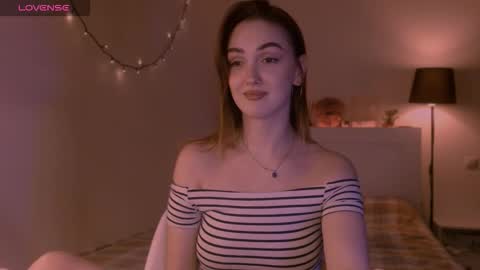 LillyFarey online show from October 8, 2025, 7:33 pm