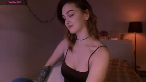 LillyFarey online show from October 22, 2025, 4:51 pm