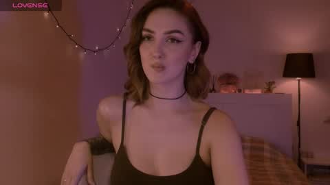 LillyFarey online show from October 28, 2025, 6:21 pm